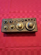 Set 9 pesi per bilancia con supporto in legno