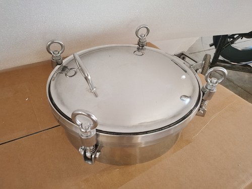 Nuovo coperchio pozzetto