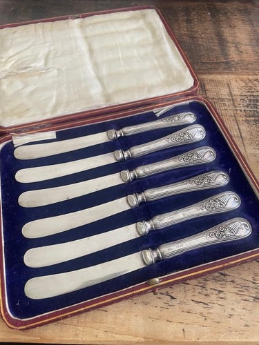 Cased set silver handled - set,