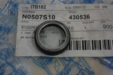 Oil pan level element oil cup