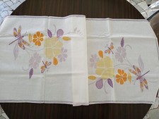 Centro tavola ricamato 60x140. Fiori e farfalle
