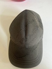 cappello prada