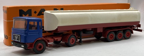 Vintage diecasy man - 1/50,