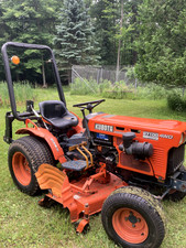 Kubota B7100 tractor
