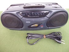 United URR6310 radio registratore portatile AM / FM lettore musicassette