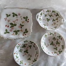Servizio da tavola Wedgwood Wild Strawberry dal Giappone