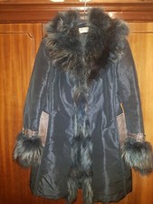 Sonia Fortuna piumino lungo nero pelliccia di volpe blu