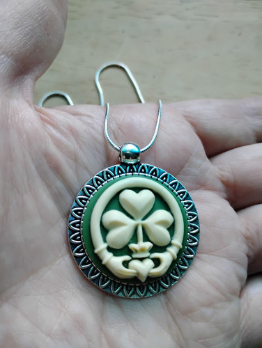 Collana trifoglio claddagh