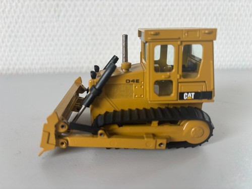 Bulldozer caterpillar d4e - caterpillar, in