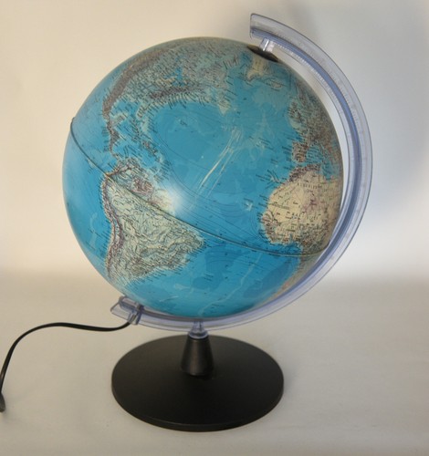 Mappamondo vintage illuminato