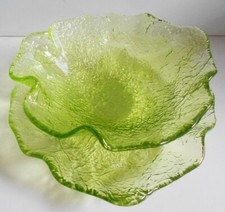 Set 6 coppette cm19 + 6 piattini cm22, vetro verde lavorazione botanica. IVV