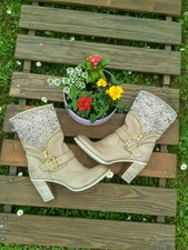 Stivaletti in nabuk taupe con