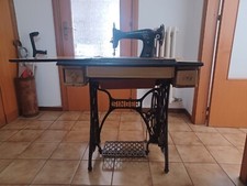 Vendo macchina da cucire Singer d epoca colore  nero    stato 