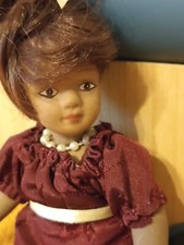 Bambola in porcellana da