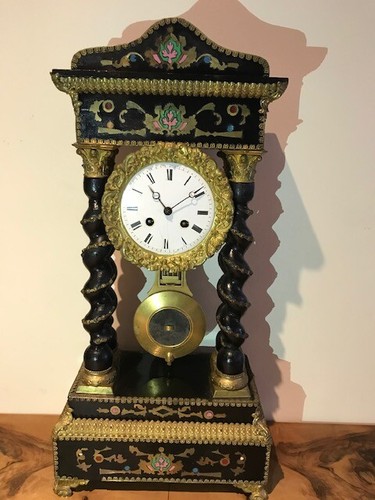 Antico elegante orologio a - elegante,