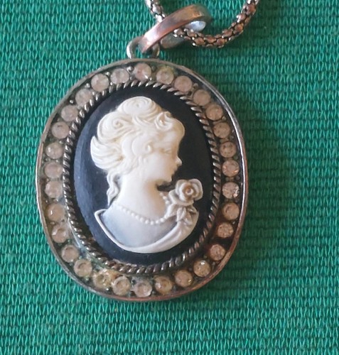 Antico ciondolo collana con