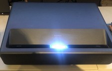 proiettore laser 4k Tiro Ultracorto