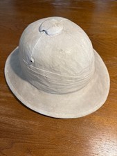 Casco coloniale bianco su tela