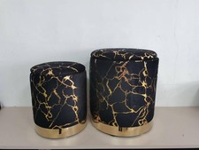 Set di 2 pouf portaoggetti Marmo Rotondo Imbottito Nero Con Dettaglio Oro