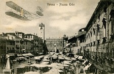 Verona Piazza Erbe - Cartolina con velivolo in volo sulla piazza