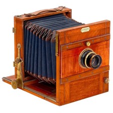 Due macchine fotografiche - , da