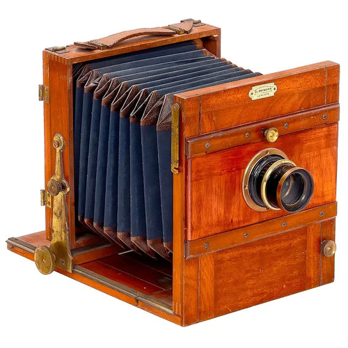 Due macchine fotografiche - , da