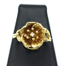 Anello a forma di fiore in oro