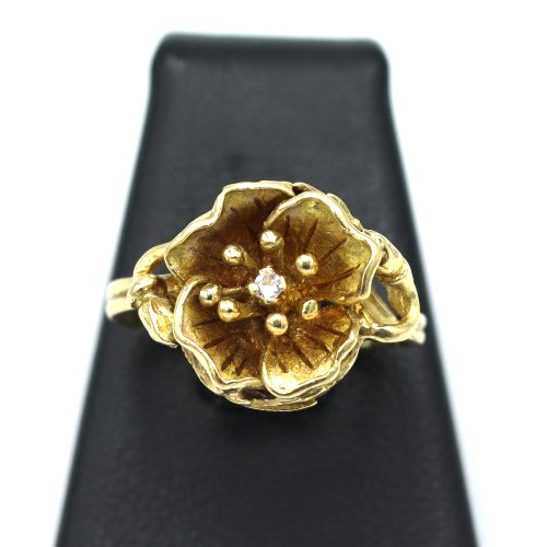 Anello forma fiore in oro - a,