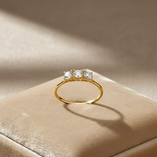 Anello trilogy con zirconi in