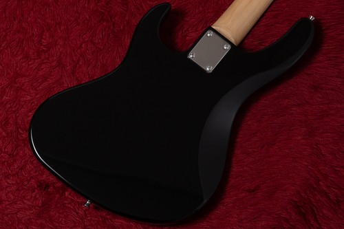 Woofy basses one - basses,