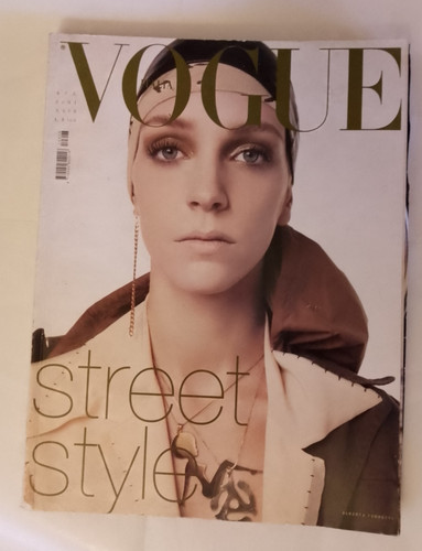Vogue italia 608 april - italia,