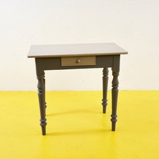 Elegante Tavolino con Cassetto