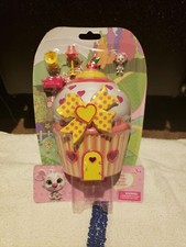 NEW Knolly's Cupcake House