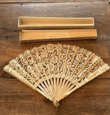 Antico ventaglio a mano in