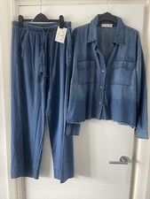 Pantaloni elettrici e rosa