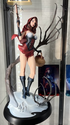 Statua cappuccetto rosso - rosso, j