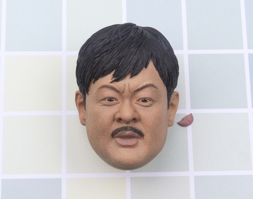 Scultura testa per serie