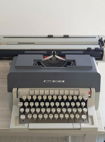Macchina scrivere olivetti - da,
