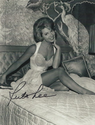 Ruta lee hand signed 8x6 - lee,