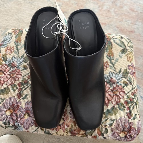 New day slip - day, slip-on