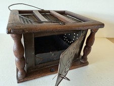 Antico scaldapiedi da carrozza dei primi '800 con lati in latta traforati