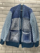 Cardigan nonna quadrato all'uncinetto taglia unica oversize blu sfumato tasche fatte a mano