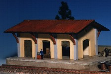 MINITALIA MODELTRENO MAGAZZINO MERCI FS art. MI 105K  in kit + base MI 106K