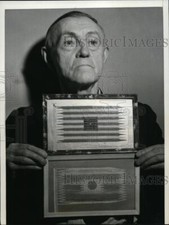1940 Press Photo frank K, Walsh holds replicas of Streanlined U.S and World Flag