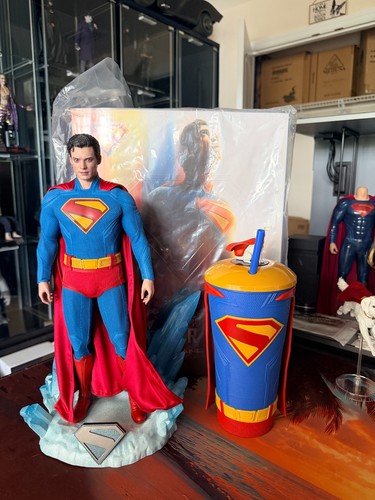 Hot toys mms812 superman e - superman,