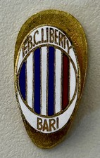 F.B.C. LIBERTY BARI vecchio distintivo calcio attacco a piedino