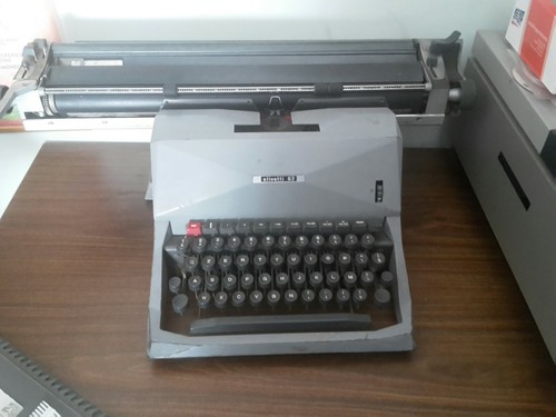Macchina scrivere olivetti - da,