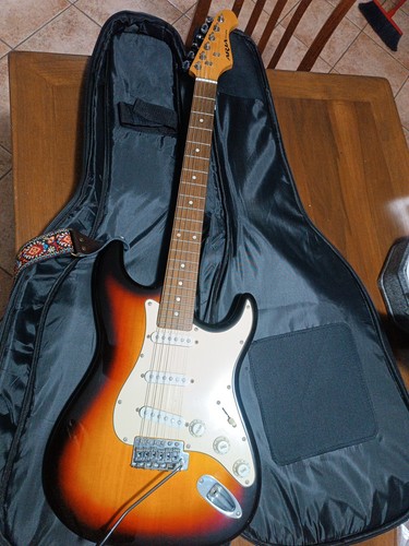 Chitarra elettrica usata - elettrica, aria