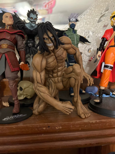 Attack titan eren levi - titan,