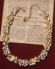Collana di perle foglia oro